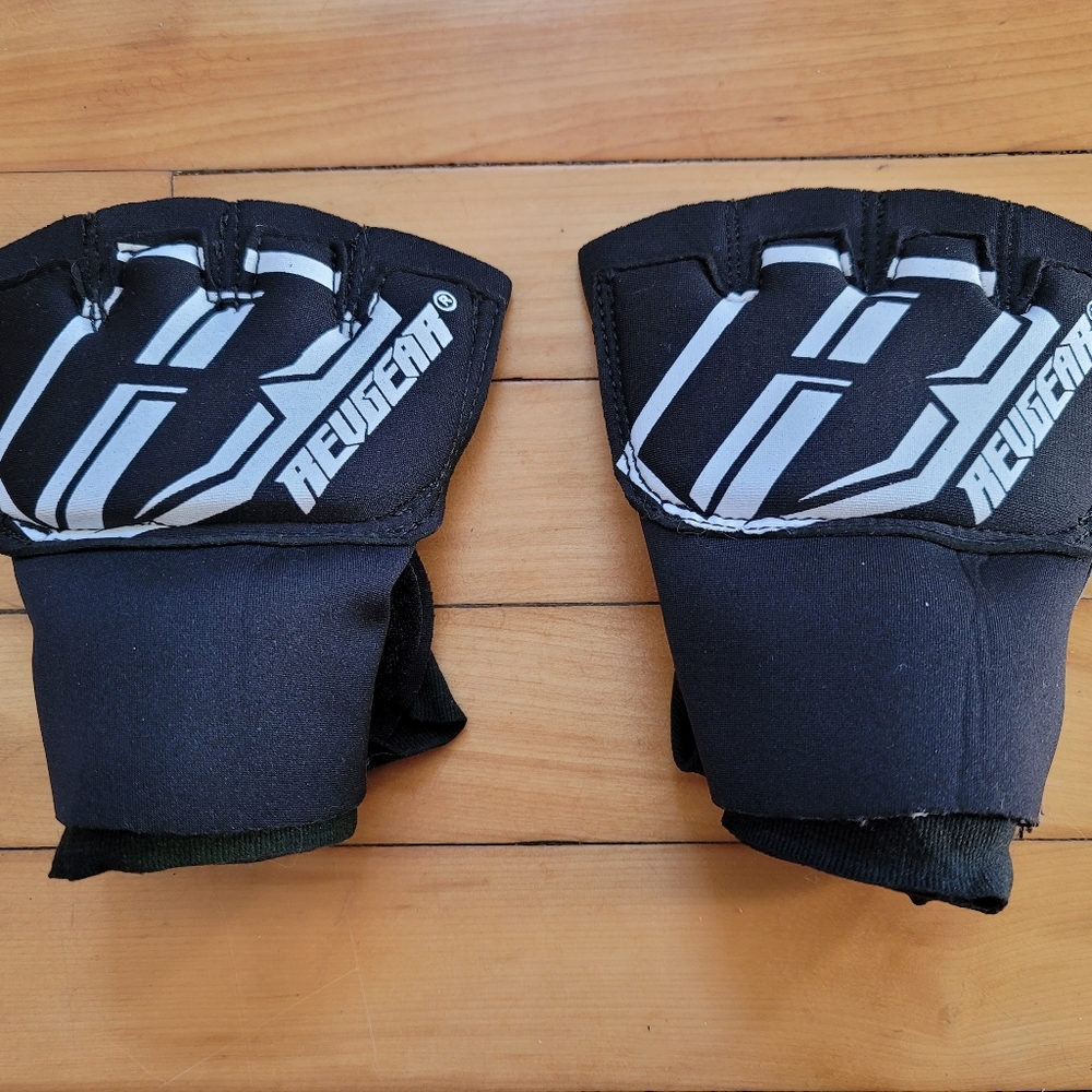 NEW Revgear Gel Hand Wraps with Wrist Wrap, black